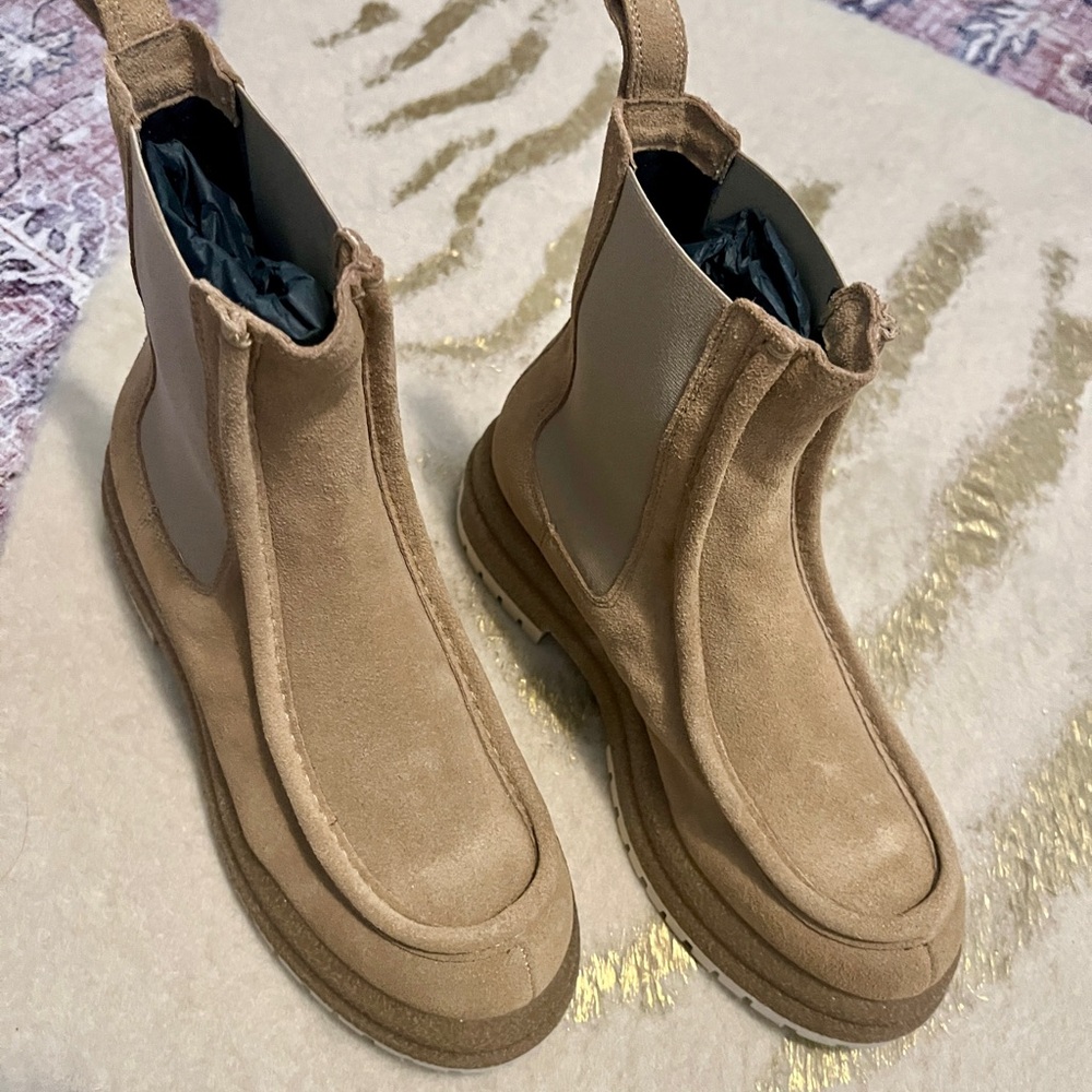 CALIA by Carrie Underwood Tan SAMIE Moc Toe Boots, size 8. Brand new, never worn
